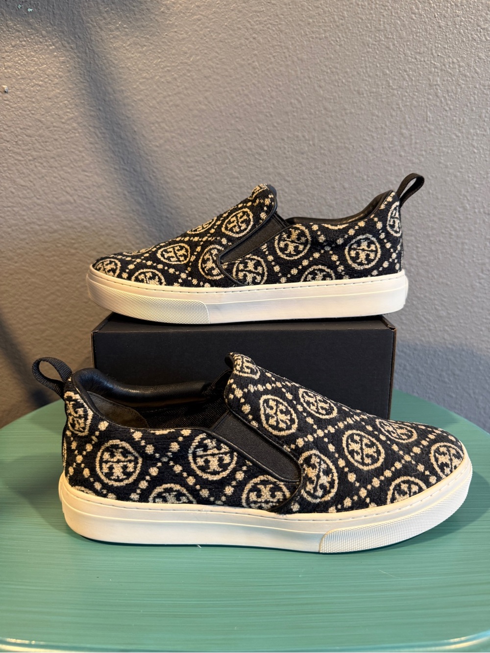 Tory Burch T-Monogram Black & Cream Slip-On Sneakers Sz 8.5 | EUC